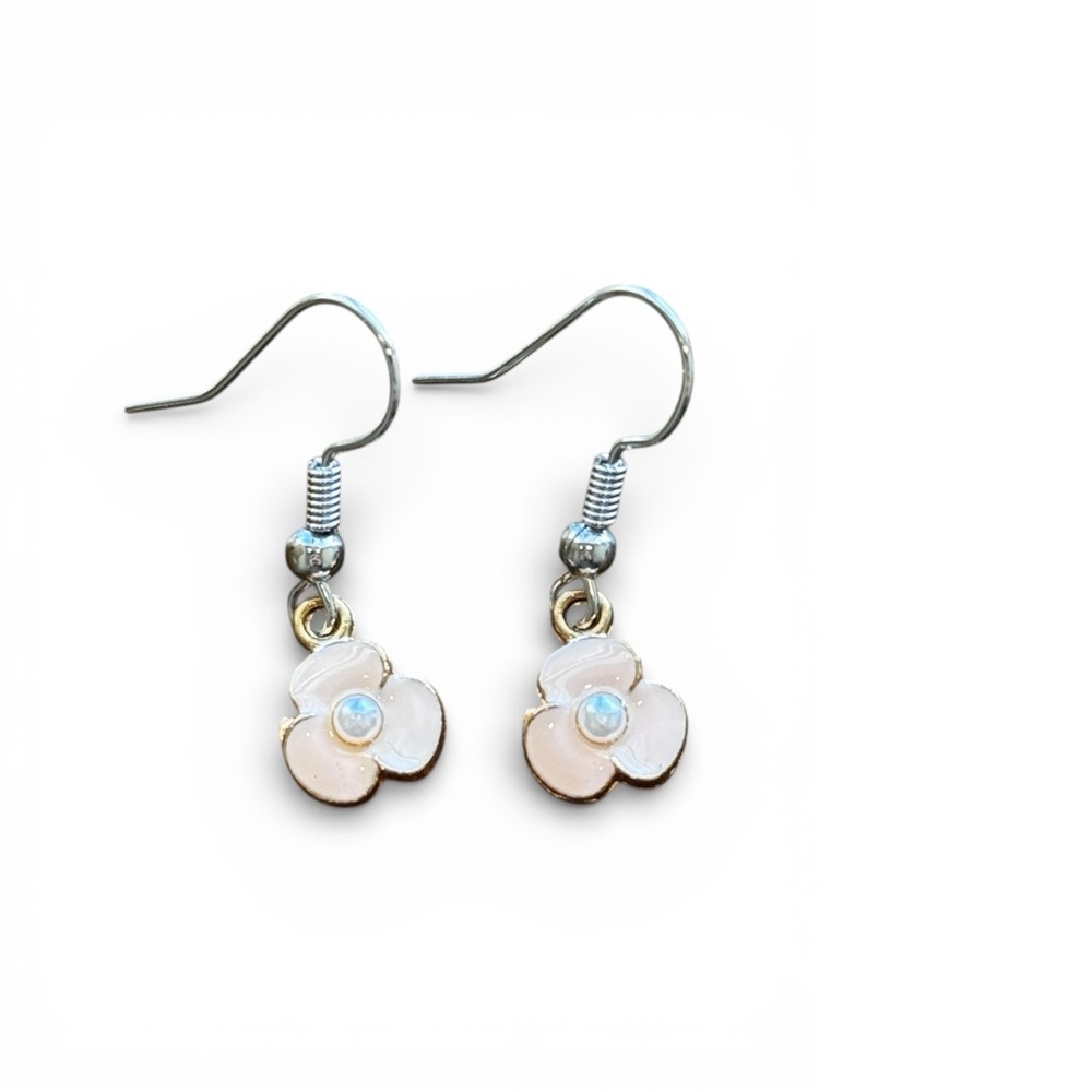 Chic Floral Earrings in White, Pink , and Gold Color